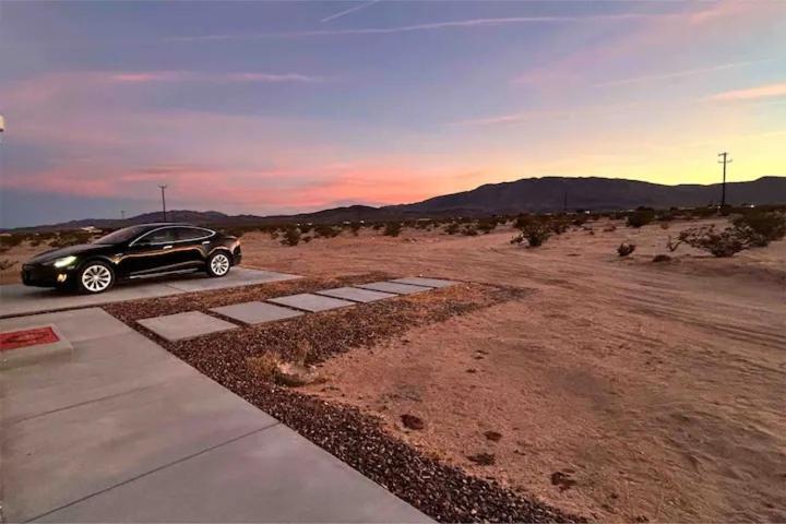 Serene Modern Home Backdoor With Great Wifi, Games, Movies, Patio Seating And Bbq Easy Access To North Joshua Tree National Park In 10 Minutes Twentynine Palms Exterior photo