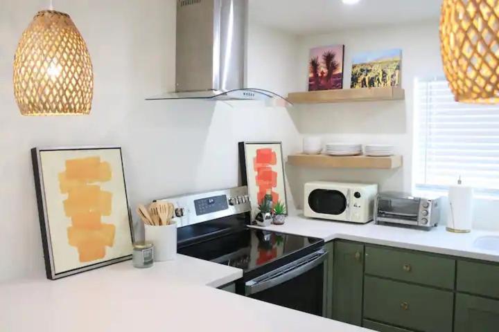 Serene Modern Home Backdoor With Great Wifi, Games, Movies, Patio Seating And Bbq Easy Access To North Joshua Tree National Park In 10 Minutes Twentynine Palms Exterior photo