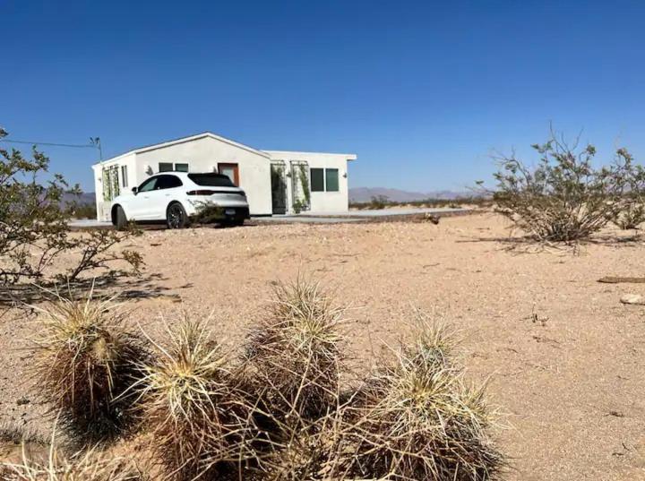 Serene Modern Home Backdoor With Great Wifi, Games, Movies, Patio Seating And Bbq Easy Access To North Joshua Tree National Park In 10 Minutes Twentynine Palms Exterior photo