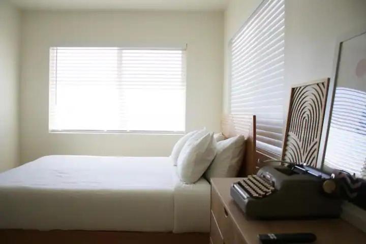 Serene Modern Home Backdoor With Great Wifi, Games, Movies, Patio Seating And Bbq Easy Access To North Joshua Tree National Park In 10 Minutes Twentynine Palms Exterior photo