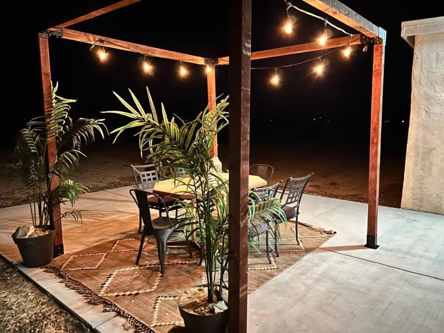Serene Modern Home Backdoor With Great Wifi, Games, Movies, Patio Seating And Bbq Easy Access To North Joshua Tree National Park In 10 Minutes Twentynine Palms Exterior photo